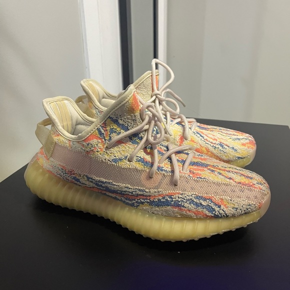 Authentic Yeezy boost V2 Sneakers - Picture 4 of 5